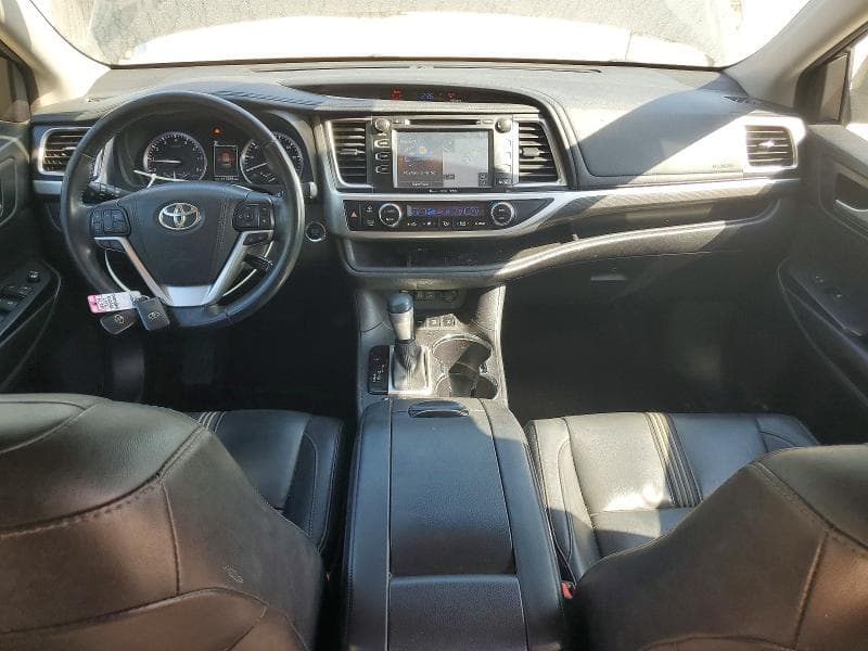 2017 TOYOTA HIGHLANDER SE 8