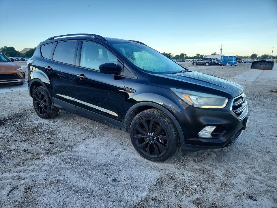 2017 FORD ESCAPE SE 4