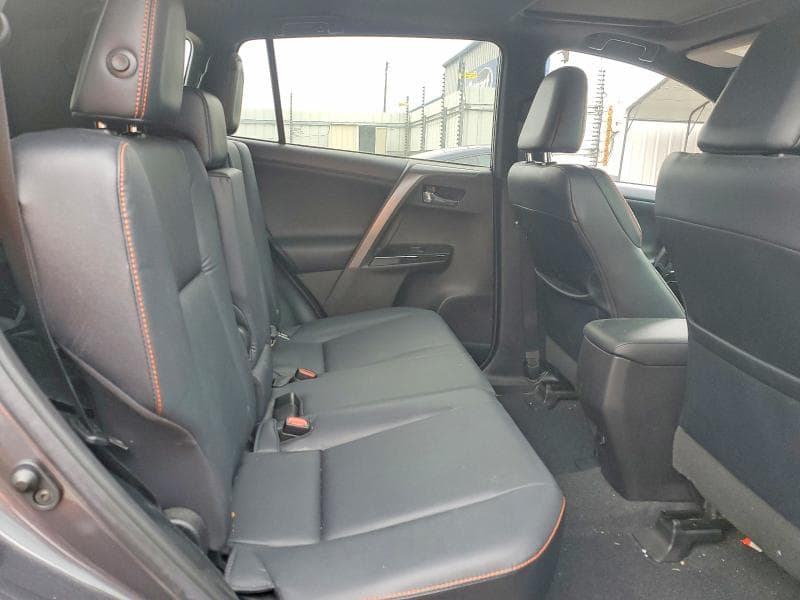 2017 TOYOTA RAV4 SE 11