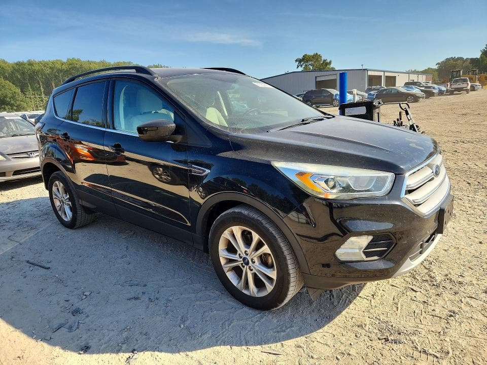 2017 FORD ESCAPE SE 4