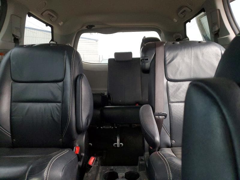 2017 TOYOTA SIENNA SE 10