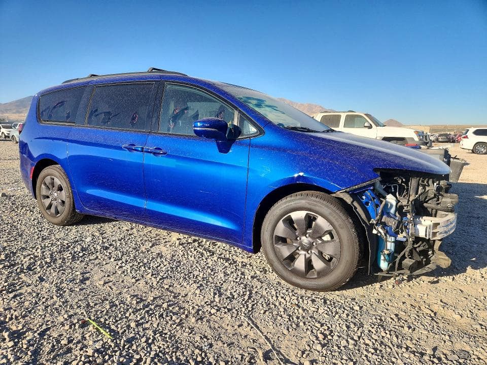 2020 CHRYSLER PACIFICA HYBRID LIMITED 4