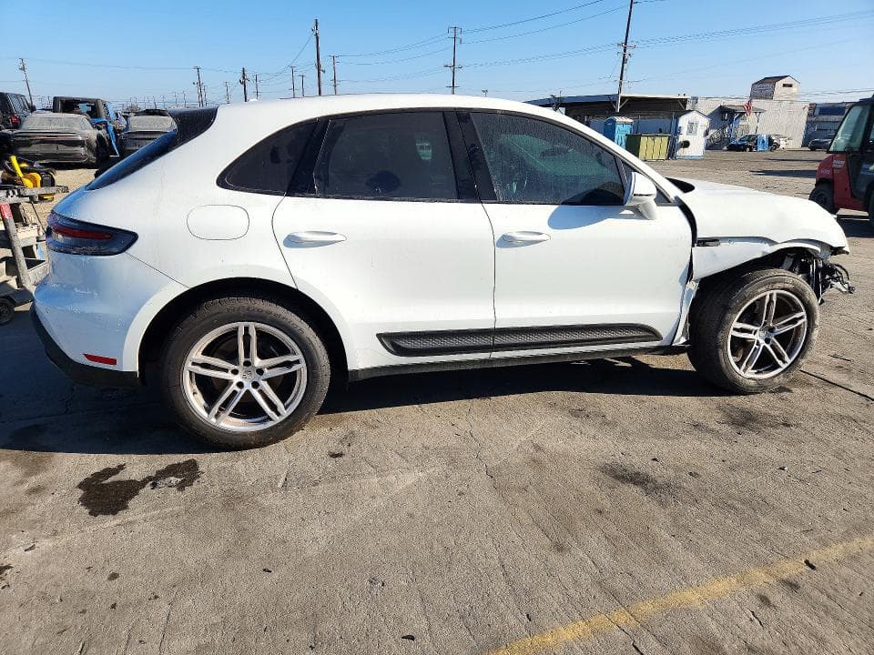 2024 PORSCHE MACAN 3
