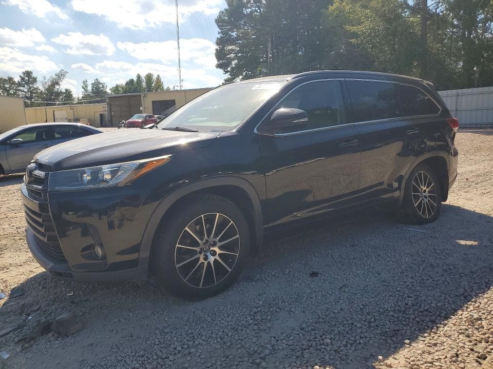 2017 TOYOTA HIGHLANDER SE - 1