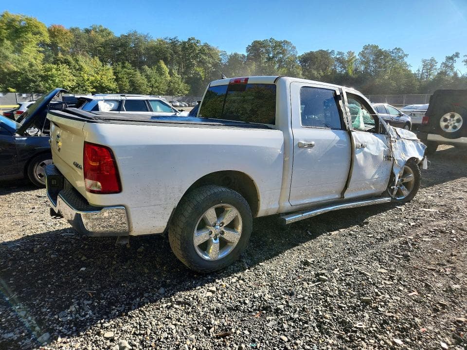 2017 RAM 1500 SLT 3