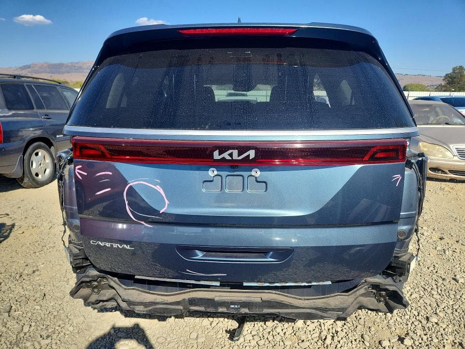 2023 KIA CARNIVAL EX 6