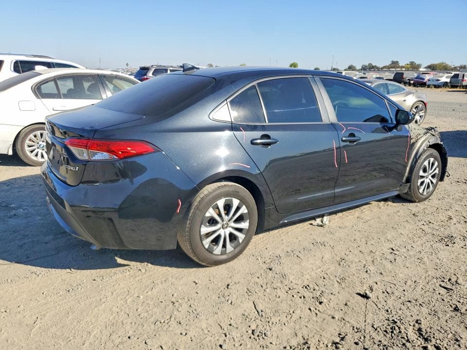 2021 TOYOTA COROLLA LE 3