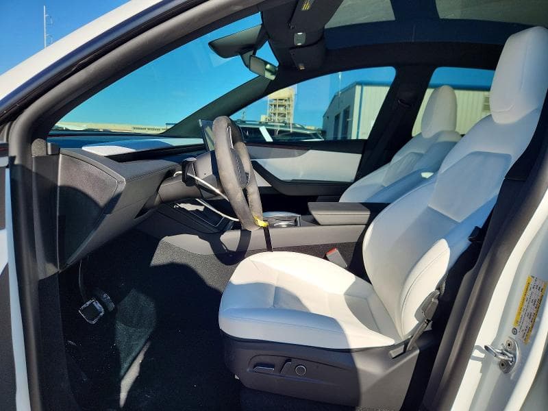 2026 TESLA MODEL Y 7
