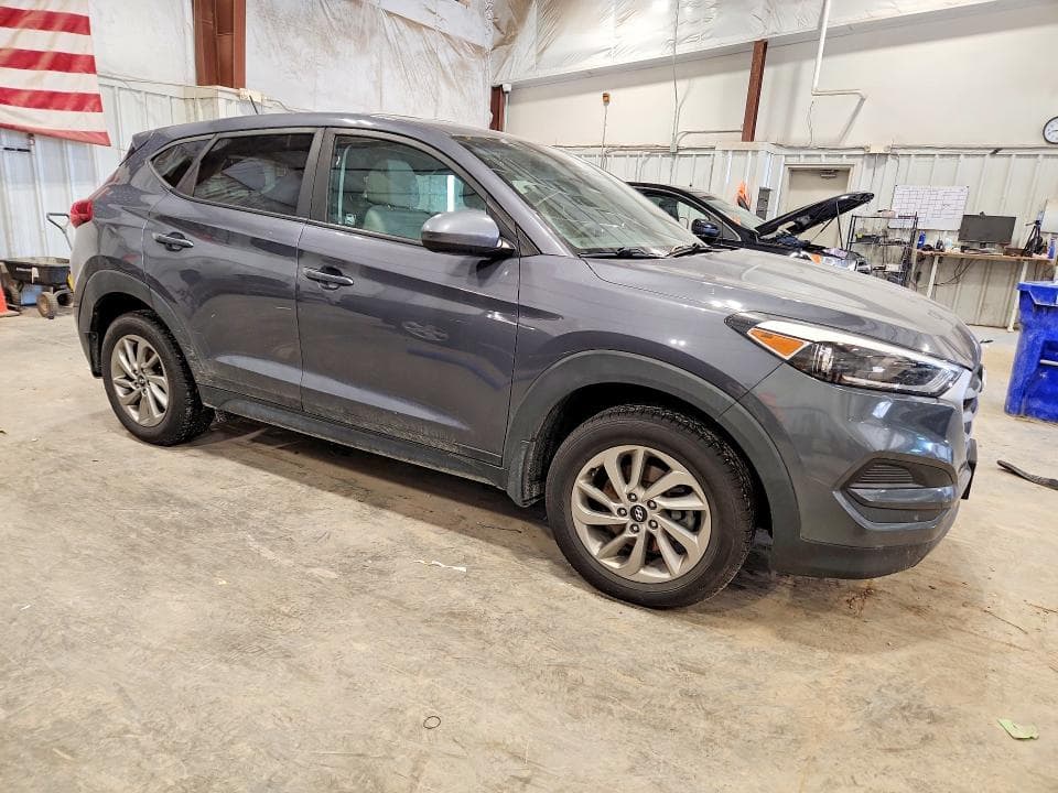 2017 HYUNDAI TUCSON SE 4