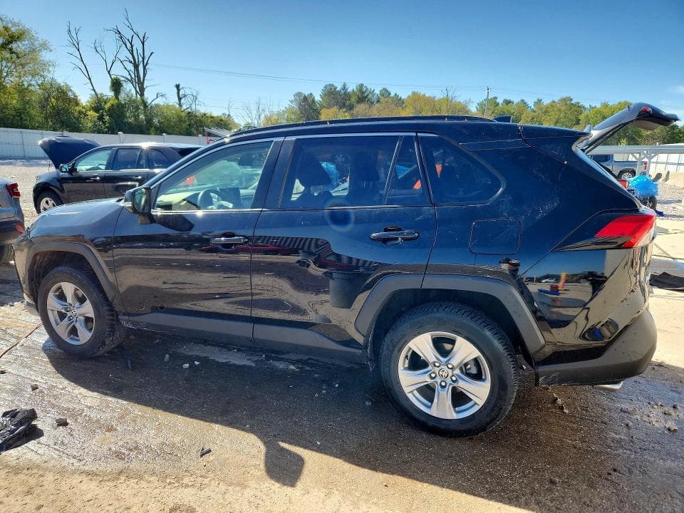 2023 TOYOTA RAV4 XLE 2