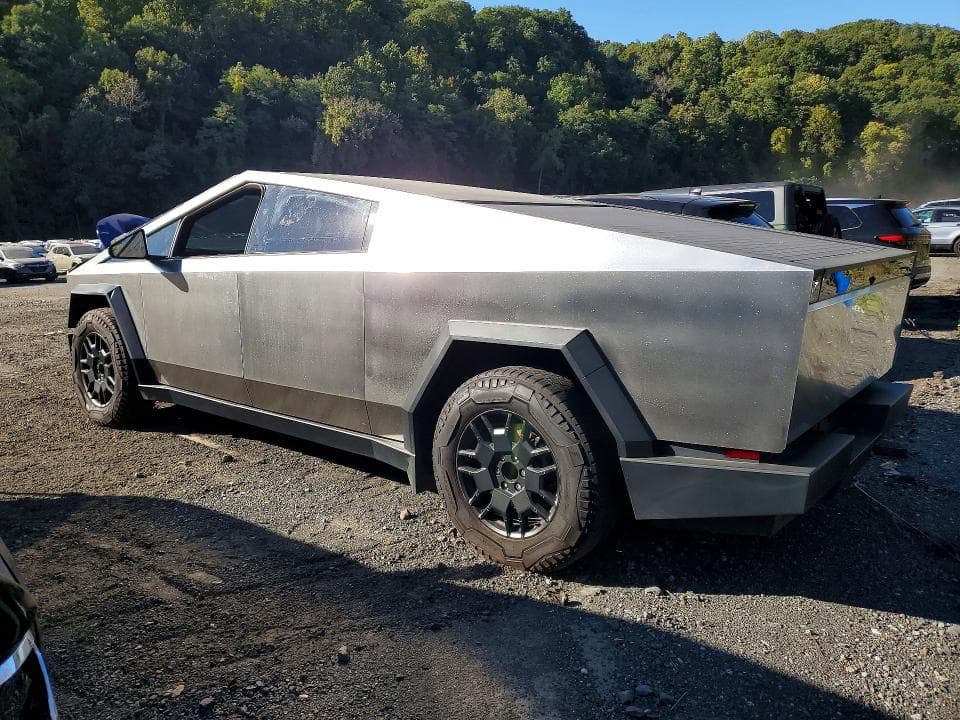 2024 TESLA CYBERTRUCK 2