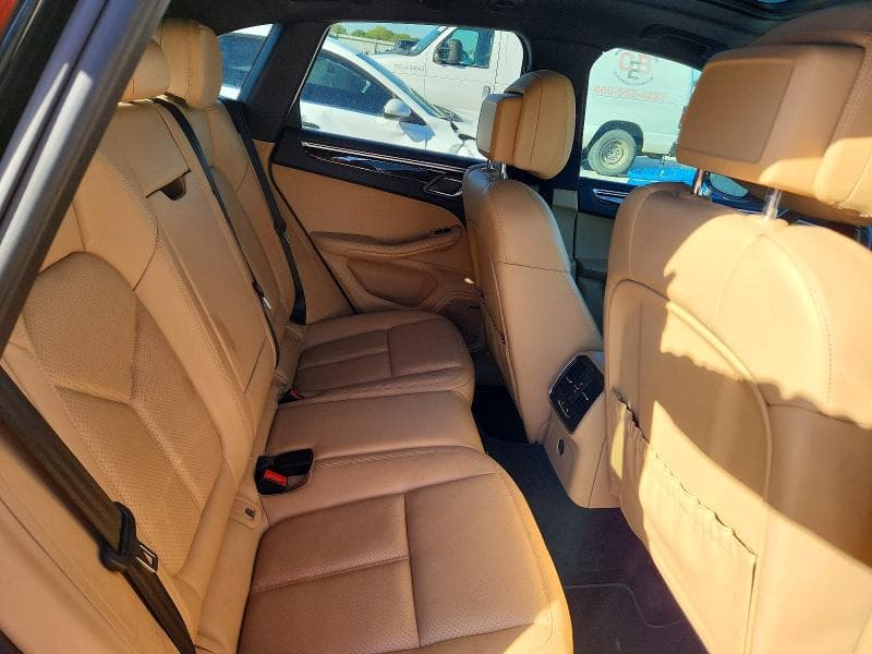2018 PORSCHE MACAN 11