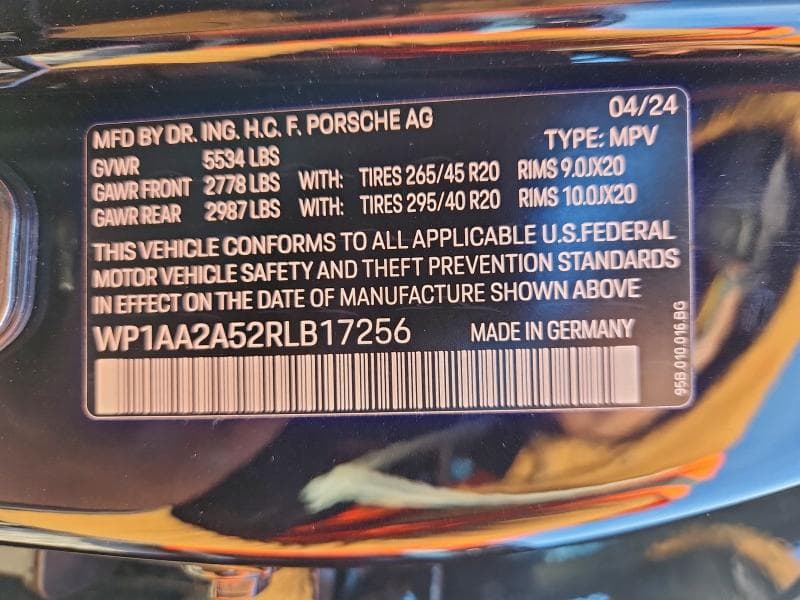 2024 PORSCHE MACAN BASE 12