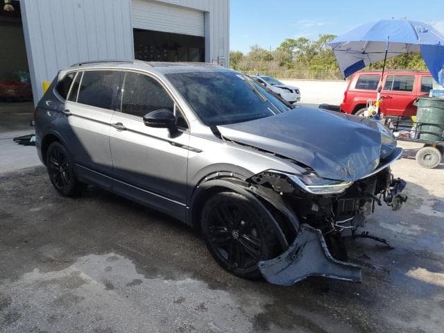 2022 VOLKSWAGEN TIGUAN SE R-LINE BLACK 4