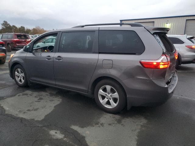 2017 TOYOTA SIENNA LE 2