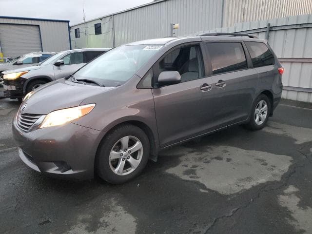 2017 TOYOTA SIENNA LE - 1