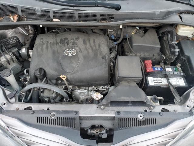 2017 TOYOTA SIENNA LE 12