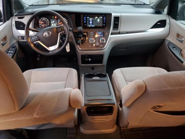 2017 TOYOTA SIENNA LE 8