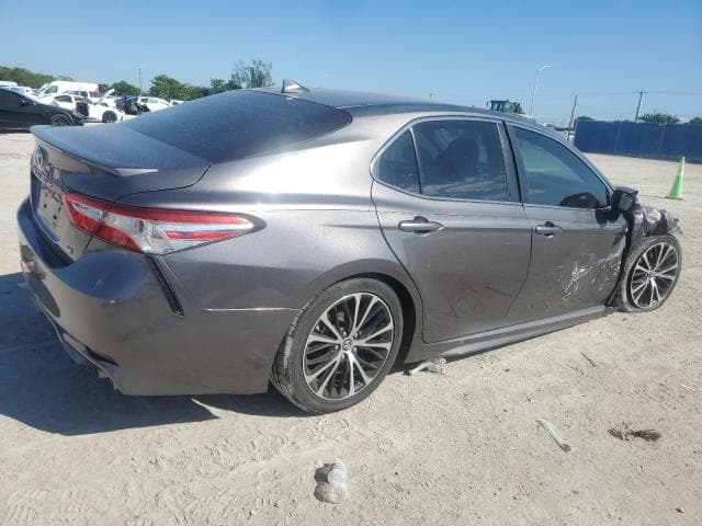2020 TOYOTA CAMRY SE 3