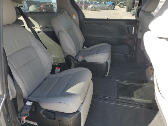 2017 TOYOTA SIENNA XLE 8-PASSENGER 11