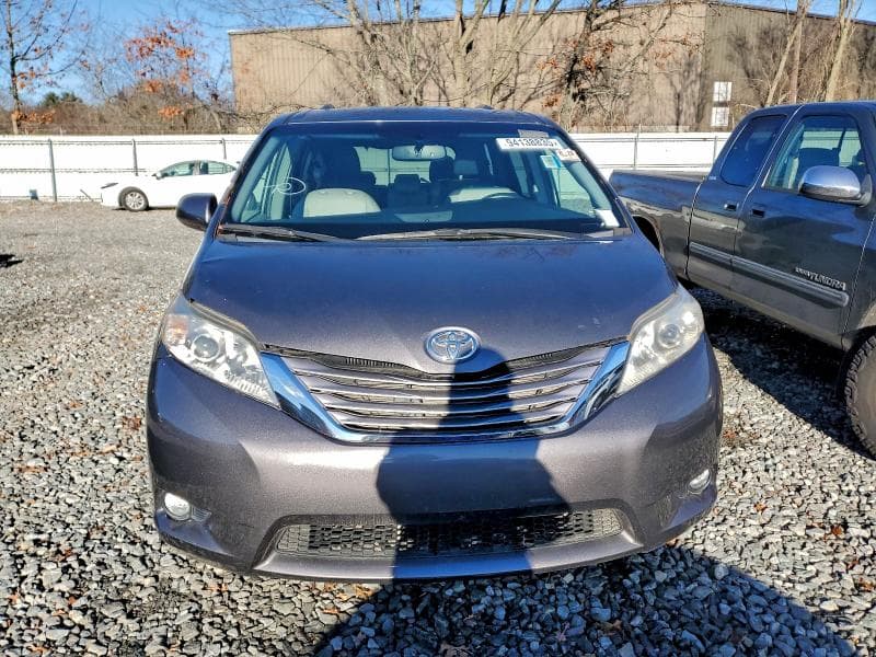 2017 TOYOTA SIENNA XLE 5