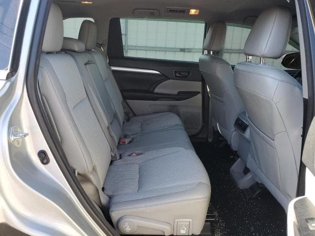 2017 TOYOTA HIGHLANDER LE 11