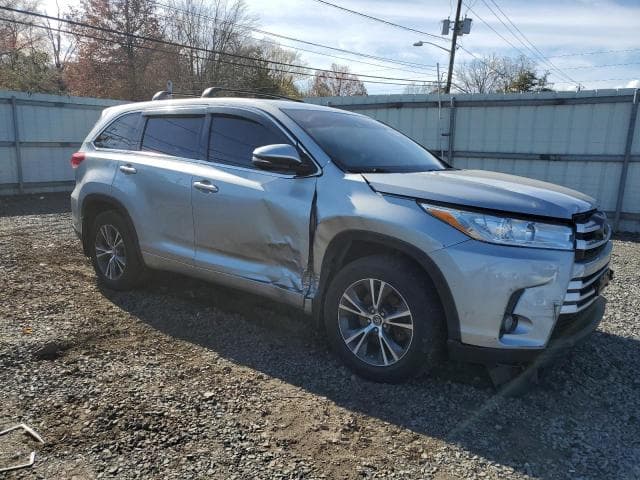 2017 TOYOTA HIGHLANDER LE 4