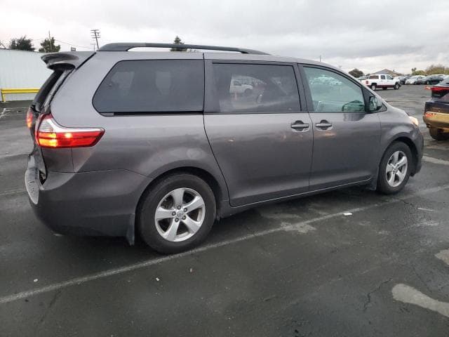 2017 TOYOTA SIENNA LE 3