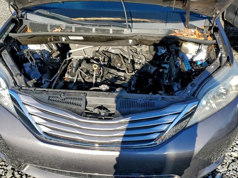 2017 TOYOTA SIENNA XLE 12