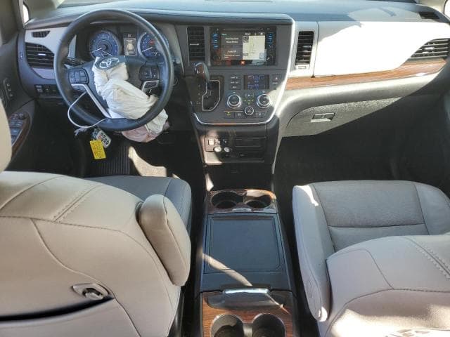 2017 TOYOTA SIENNA XLE 8-PASSENGER 8