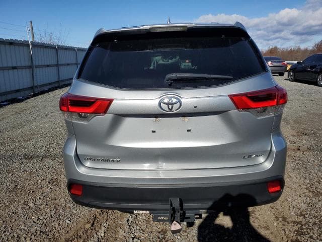 2017 TOYOTA HIGHLANDER LE 6
