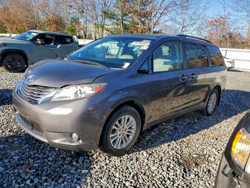 2017 TOYOTA SIENNA XLE - 1