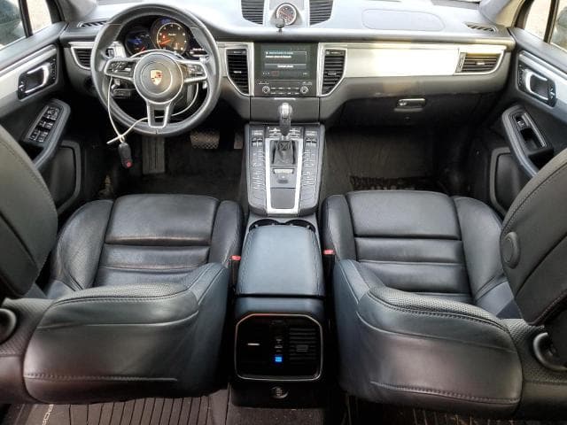 2017 PORSCHE MACAN TURBO 8