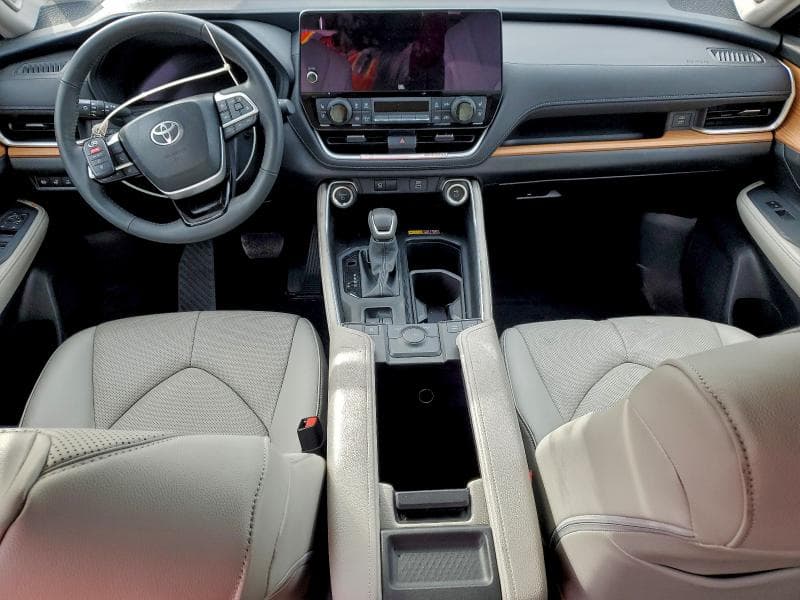 2025 TOYOTA GRAND HIGHLANDER LE 8