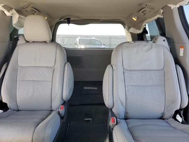2017 TOYOTA SIENNA XLE 8-PASSENGER 10