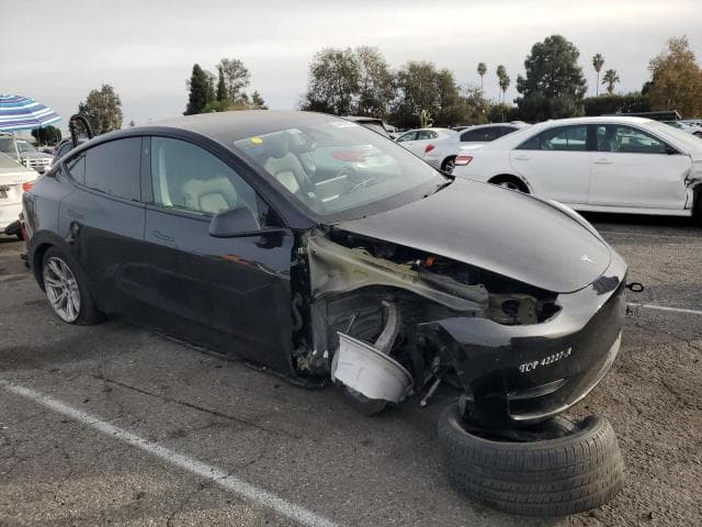 2023 TESLA MODEL Y 4