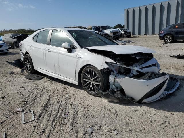 2021 TOYOTA CAMRY SE 4