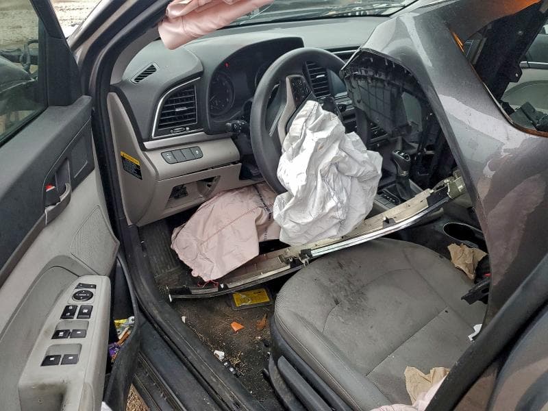 2018 HYUNDAI ELANTRA SE 8