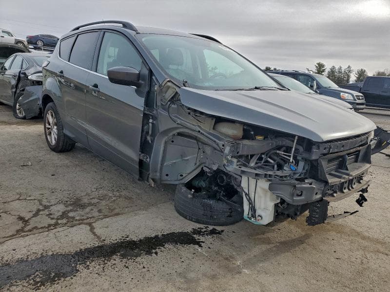 2017 FORD ESCAPE SE 4