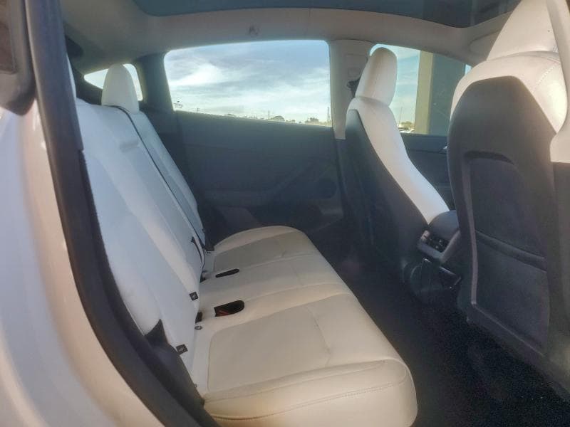 2025 TESLA MODEL Y 10