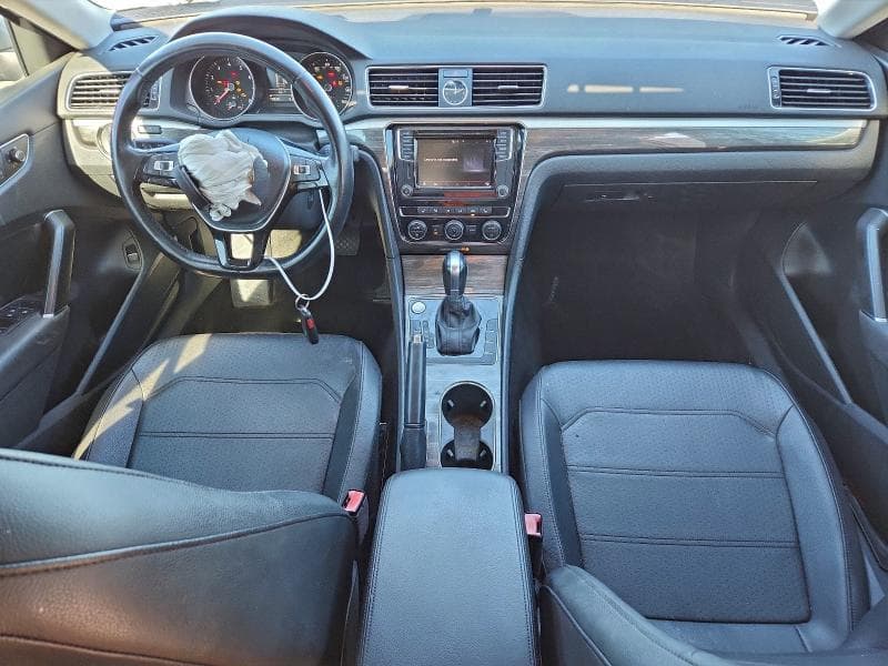 2017 VOLKSWAGEN PASSAT SE 8