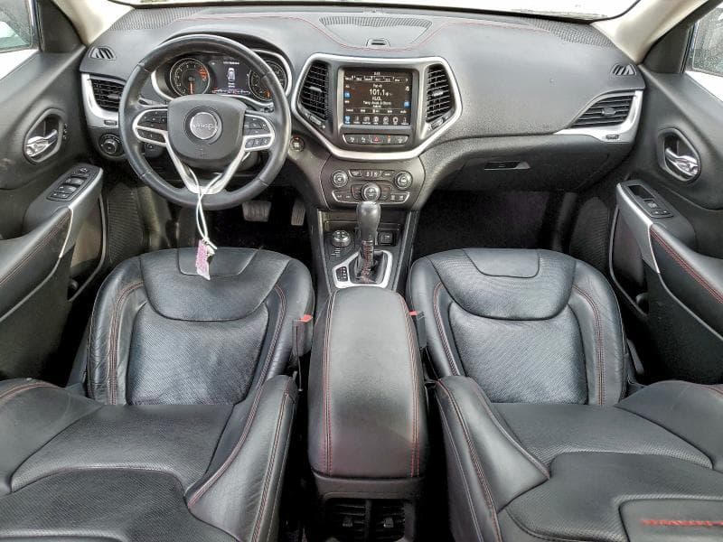 2017 JEEP CHEROKEE TRAILHAWK 8