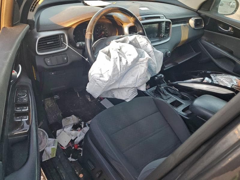 2017 KIA SORENTO LX 8