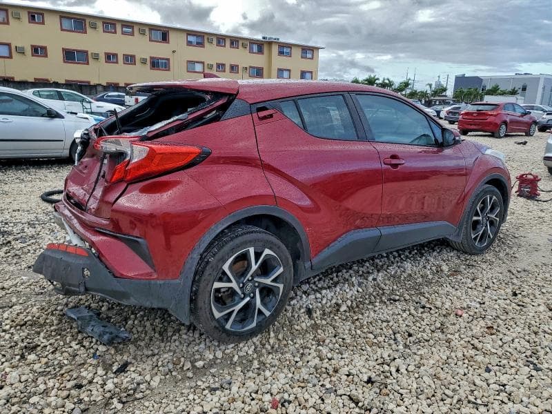 2018 TOYOTA C-HR XLE 3