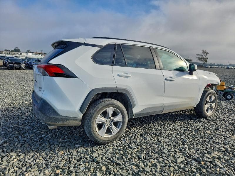 2024 TOYOTA RAV4 XLE 3