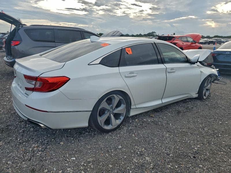 2018 HONDA ACCORD TOURING 3