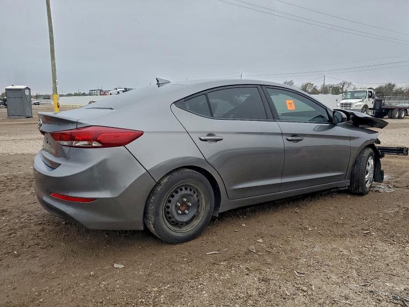 2018 HYUNDAI ELANTRA SE 3
