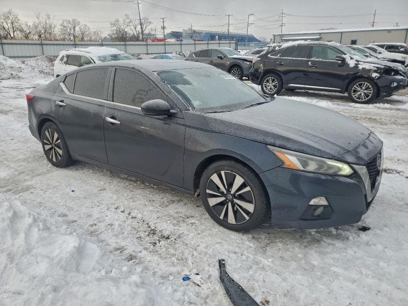2019 NISSAN ALTIMA SV 4