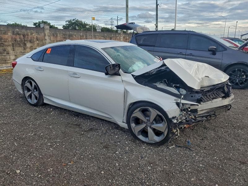2018 HONDA ACCORD TOURING 4