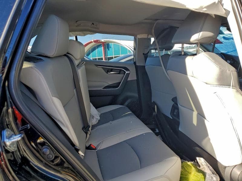 2025 TOYOTA RAV4 XLE PREMIUM 11